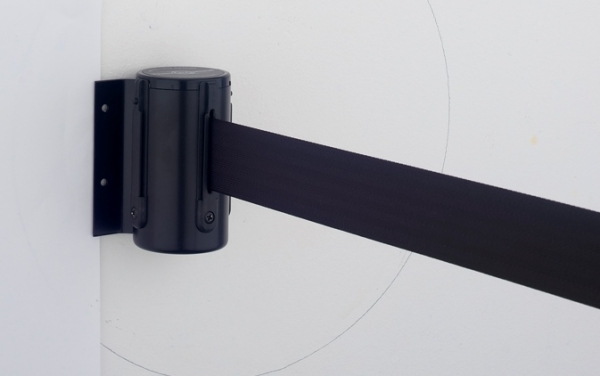 Tensabarrier Wandeinheit mit 3,65 m schwarzem Gurtband